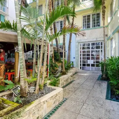 Ocean Drive Studio Historic Building minutes walk to the Beach.