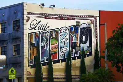 a mural on the side of a building at Migue´s Tiny Miami Alcove in Miami