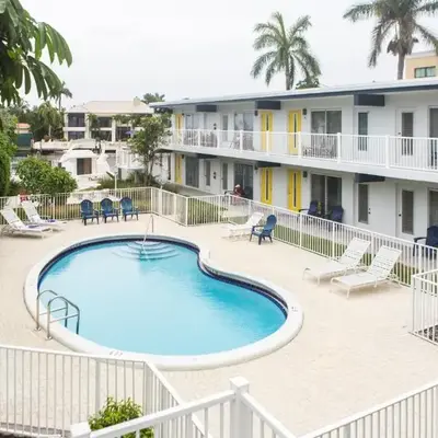 Lovely apartment on the canal with a pool