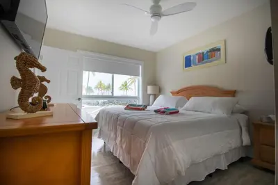 a bedroom with a bed and a dresser and a window at Shore View Hotel in Hollywood
