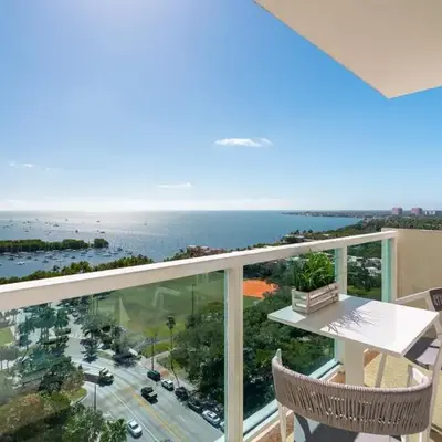 Ocean View Balcony steps from Restaurants