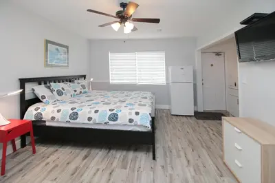 a bedroom with a bed and a ceiling fan at The Dolphin Hollywood in Hollywood
