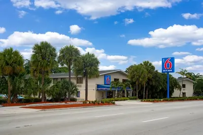 a sign for a hotel on the side of a road at Motel 6-Fort Lauderdale, FL in Fort Lauderdale