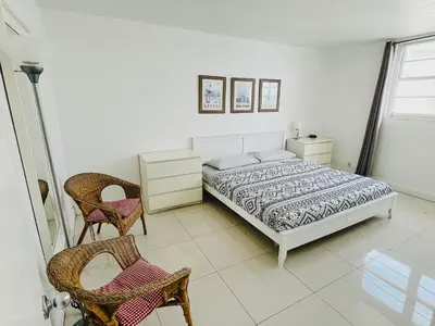 a bedroom with a bed and two chairs at Excellent Hollywood 2BD Condo 0012-21mar in Hollywood