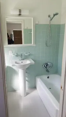 a bathroom with a sink and a bath tub at Spectacular view on the canal, Fort Lauderdale, very clean, free Parking & Wifi in Fort Lauderdale