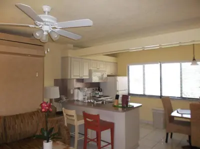 a kitchen and living room with a ceiling fan at Hollywood Sands Resort in Hollywood