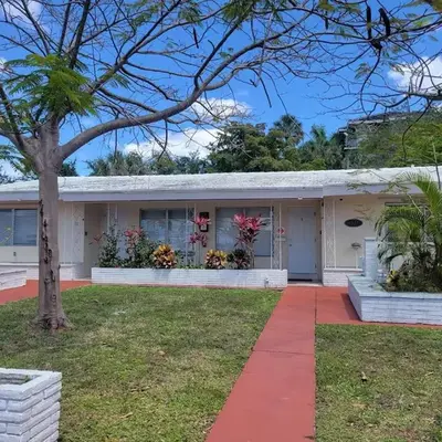 Apts with Backyard Near Fort Lauderdale Beach