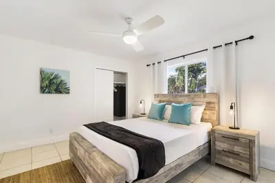 a bedroom with a large bed and a window at Alani Bay Premium Condos in Fort Lauderdale