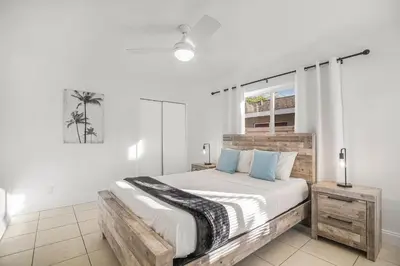 a bedroom with a large bed and a window at Alani Bay Premium Condos in Fort Lauderdale