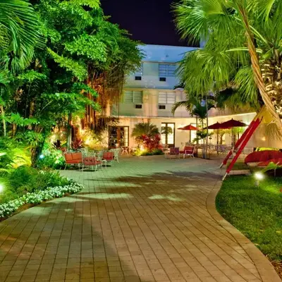Dorchester Hotel & Suites
