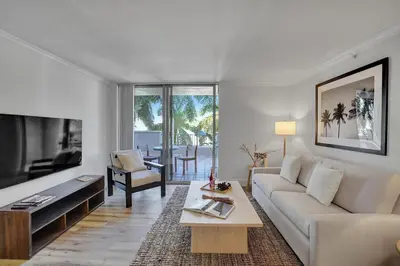 Gallery image of Dharma Home Suites Coral Gables at Gables Grand Plaza in Miami