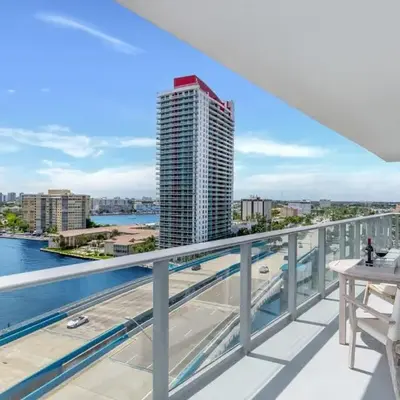 Corner Balcony - Enjoy 360 Views- Near Beach- Pool