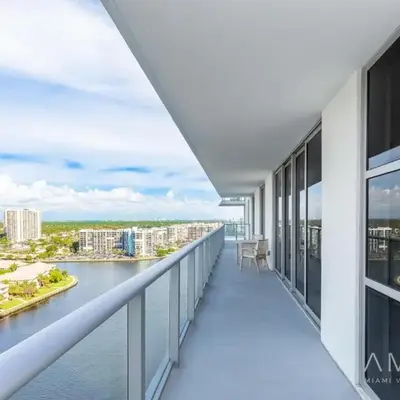 Family 3 bedroom Hyde Beach House Miami 22th floor