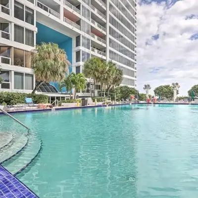 Waterfront High-Rise Condo - Miami Beach 5 Mi