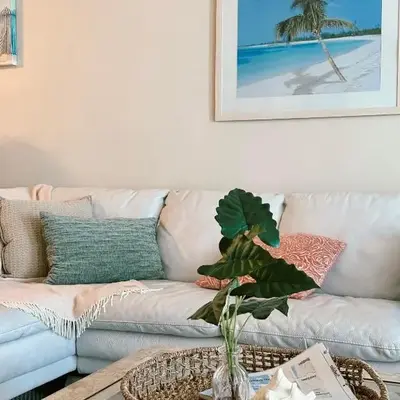 Pavilion Beach Front Apartment with Balcony