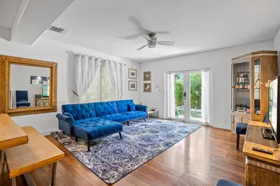 a living room with a blue couch and a blue rug at villa venezia bb in Miami Beach