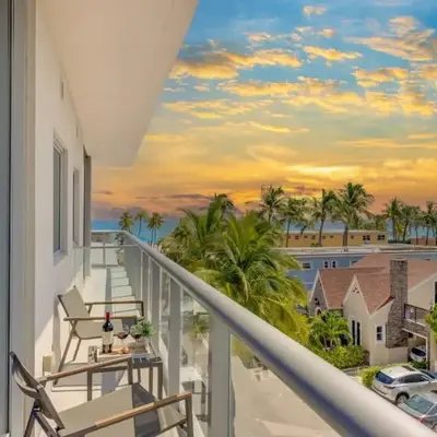 Amazing Pool - Balcony - Hollywood Beach Broad - walk