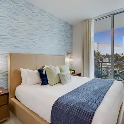 Rooftop Pool & Hot Tub - Gym - Hollywood Beach