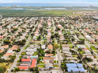 an aerial view of a city with houses at 4BR retreat w heated pool backyard BBQ grill in Dania Beach