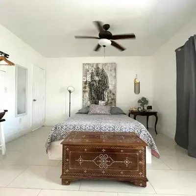 Private Studio blocks from Coconut Grove