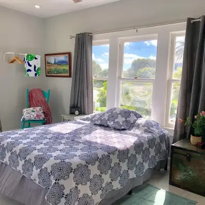 Sunny and Charming Suite next to MIA