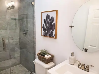 a bathroom with a shower and a toilet and a sink at Stylish & Newly-Renovated Suites near Las Olas in Fort Lauderdale
