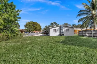 a small house in a yard with a grass field at Modern 2br Near Aventura Mall & Sunny Beach in Hallandale Beach