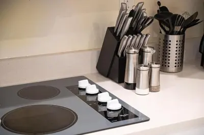 a kitchen counter with a stove and a block of utensils at Casa Del Mar Master in Hollywood