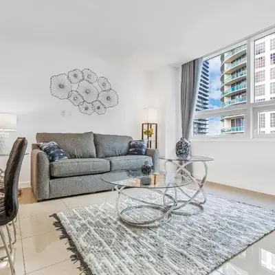 Modern 2-BD Condo in The Heart of Midtown Miami