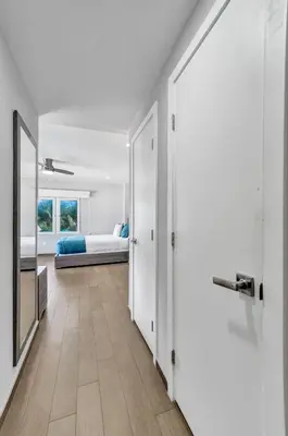 a hallway with a bedroom and a bed in a room at Hotel Sheldon in Hollywood