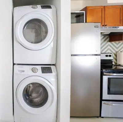 a kitchen with a washing machine and a refrigerator at PRAIA Hotel Hollywood in Hollywood