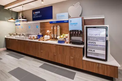 an apple store with a counter with an appleasteryasteryasteryasteryasteryasteryastery at Holiday Inn Express & Suites - Miramar by IHG in Miramar