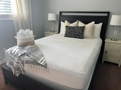a bedroom with a large bed with white sheets and pillows at 3 Bed - Sleeps 6 - Free Parking - 5 Mins to Beach in Hollywood