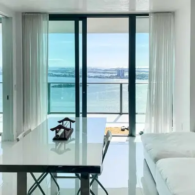 Luxe Miami Condo with Community Pool and Hot Tub!