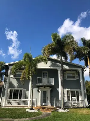 a house with two palm trees in front of it at Homestay Weston Ranches in Southwest Ranches