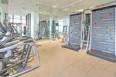 a gym with cardio equipment and exercise bikes at Lunabase Heavenly View in Miami
