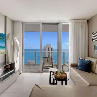 High Floor 2BR -2 BA - Resort Fees & Parking Incl