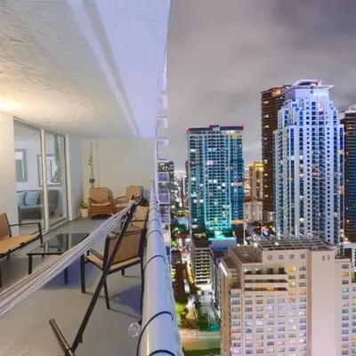 4 bed full condo in Miami with skyline & sea view