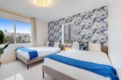 a bedroom with two beds and a window at Free Parking - Bay View - Pool - Step To Beach in Hollywood