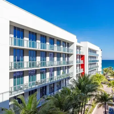 Hollywood Beach Broad-walk - Pool - Gym & Hot Tub