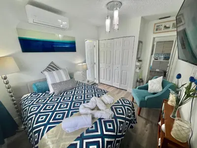 a bedroom with a bed and a blue and white at Relax 521 in Miami