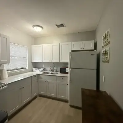 Modern cozy home with private patio - Sleeps 6