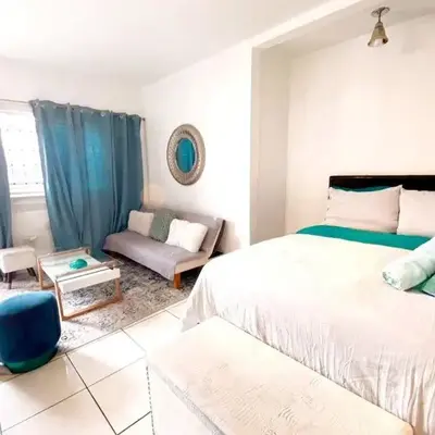 Small House Near Airport Beach - Wynwood
