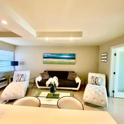 Premium Modern waterfront apartment with Miami Skyline view on the bay 5 mins drive to Miami Beach with free parking