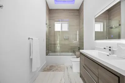 a bathroom with a tub and a toilet and a sink at Casa Blanca of Miami º Families & Weekly Stays Close to Miami Beaches and the Keys West in Princeton
