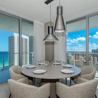Wrap Around Balcony - 2Br - Amazing Views - Pools