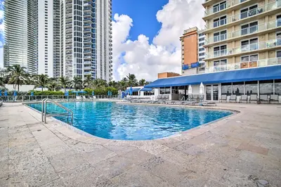Gallery image of On-Site Beach Access Sunny Isles Beach Studio! in Miami Beach