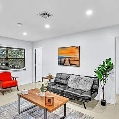 Hollywood 2 Bdrm New Furnished Beach Vacation LB2