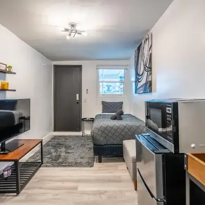 Cozy Studio w/gated parking