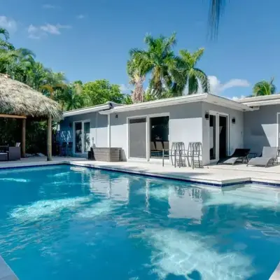 Modern 4BR Villa with Pool - Outdoor amenities - WFH